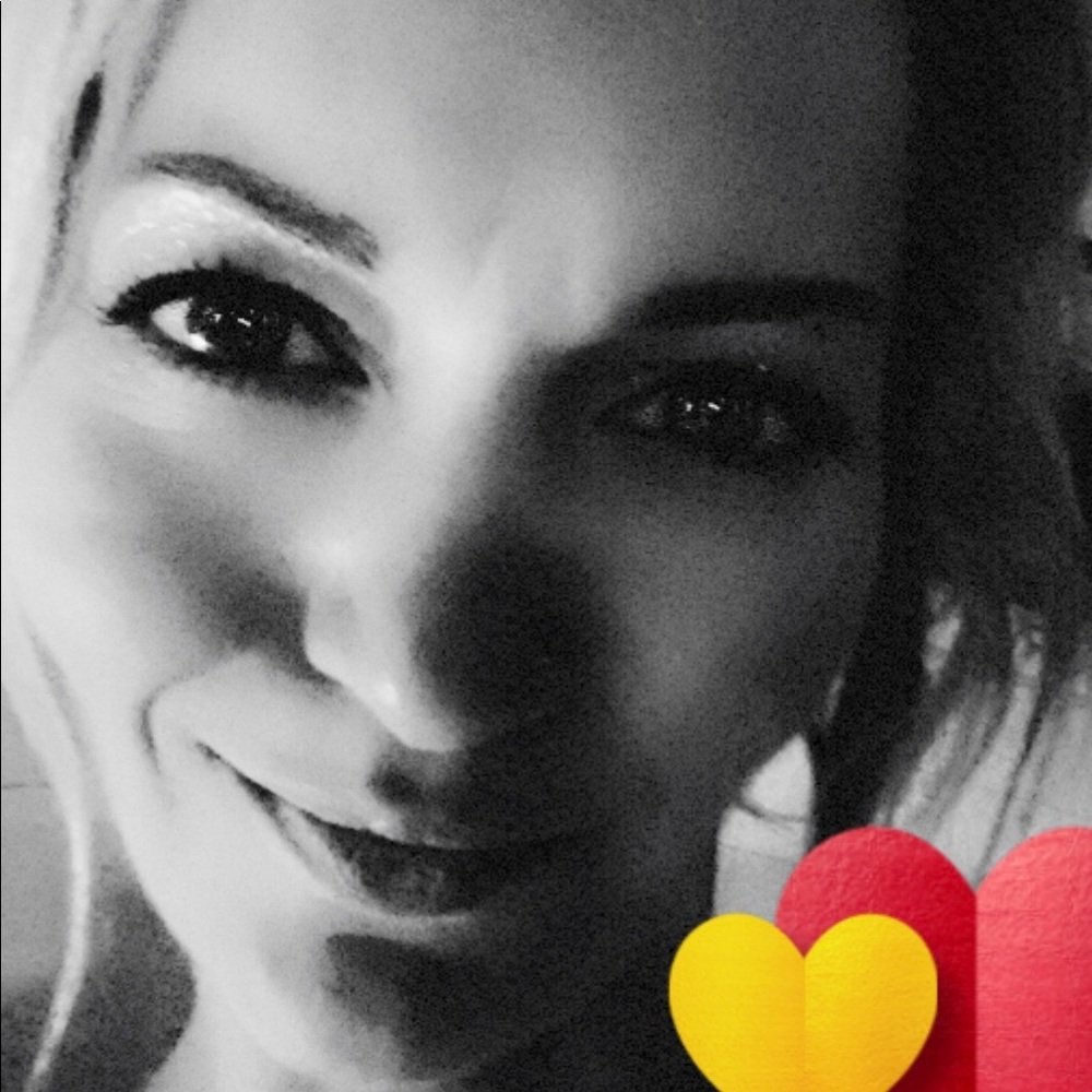 Meet your Posher, Angie new at this